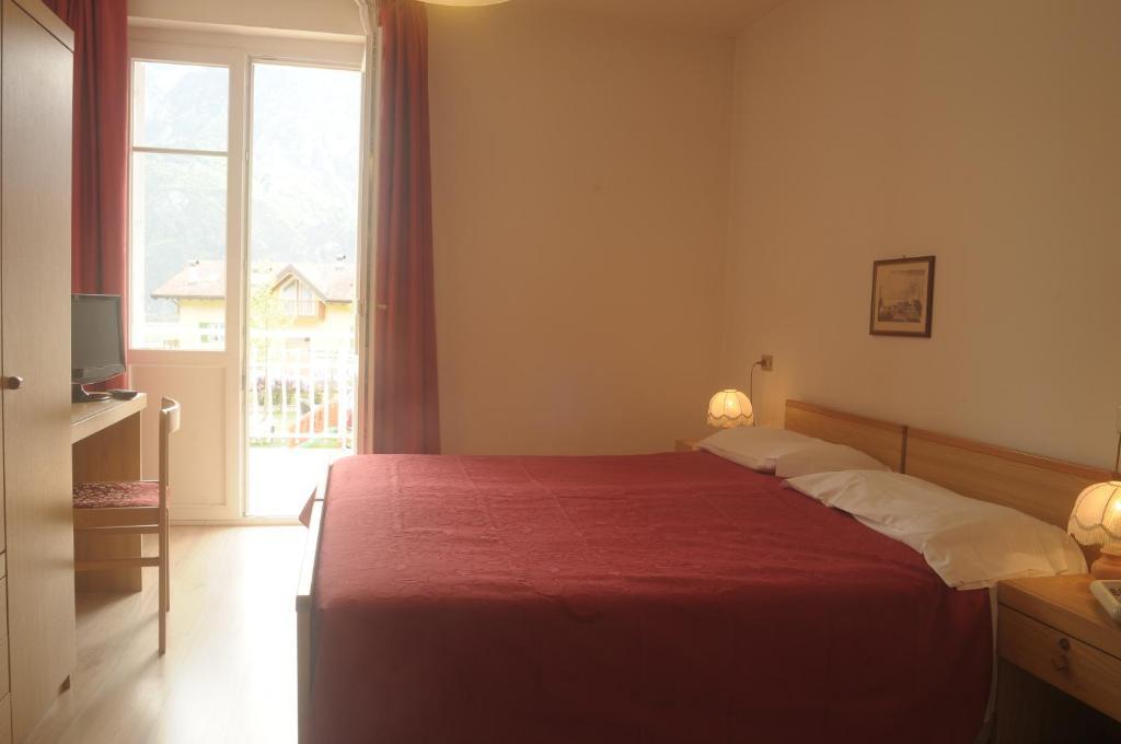 Hotel Bellaria Levico Terme Habitación foto