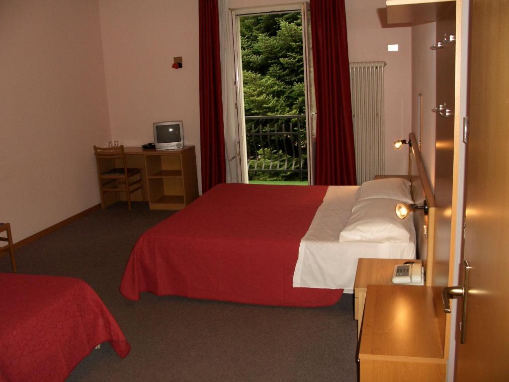 Hotel Bellaria Levico Terme Habitación foto